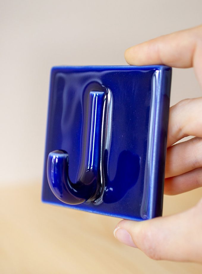 HANGOP wandhaak Studio Lotte Swart Cobalt Blue1