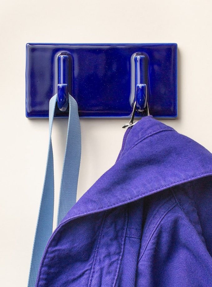 HANGOP wandhaak Studio Lotte Swart cobalt blue dubbel 2