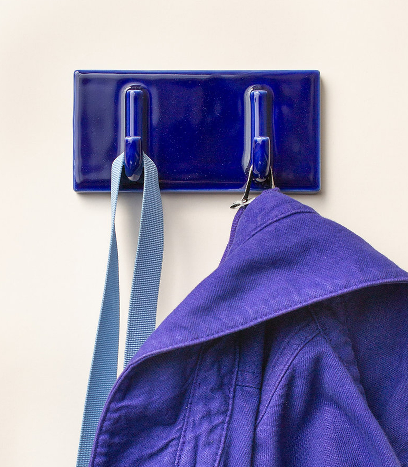 HANGOP wandhaak Studio Lotte Swart cobalt blue dubbel 2