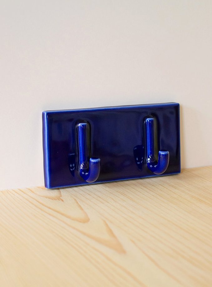 HANGOP wandhaak Studio Lotte Swart cobalt blue dubbel 2