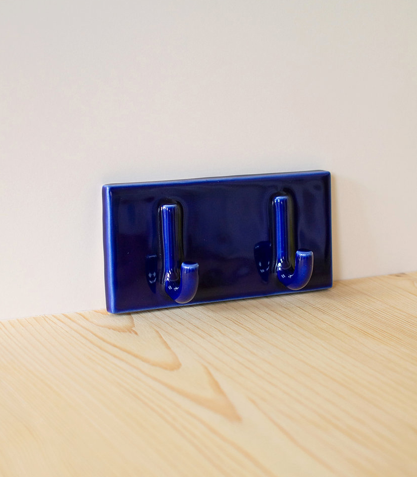 HANGOP wandhaak Studio Lotte Swart cobalt blue dubbel 2