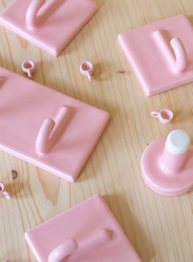 HANGOP wandhaak Studio Lotte Swart roze