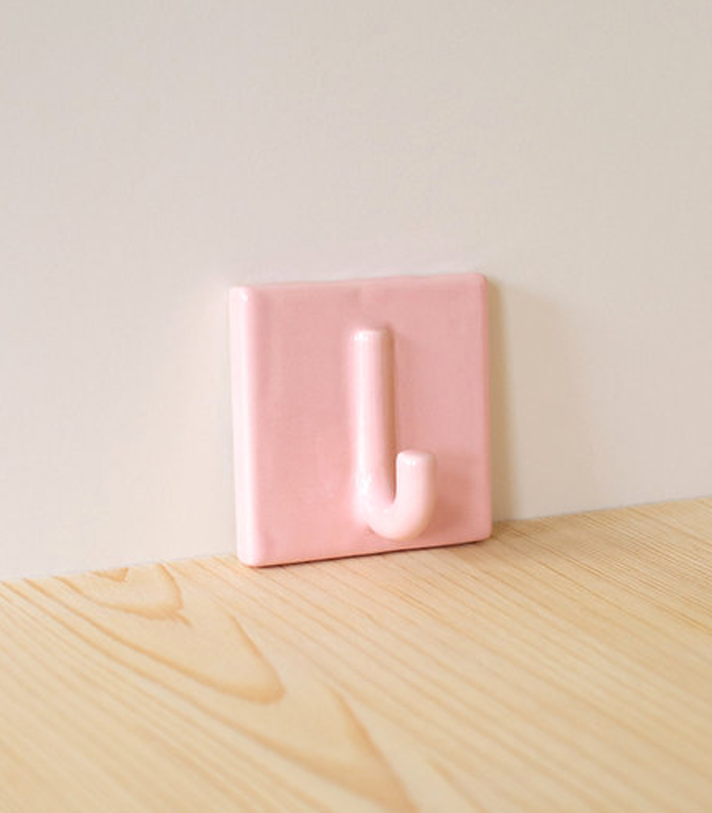 HANGOP wandhaak Studio Lotte Swart roze