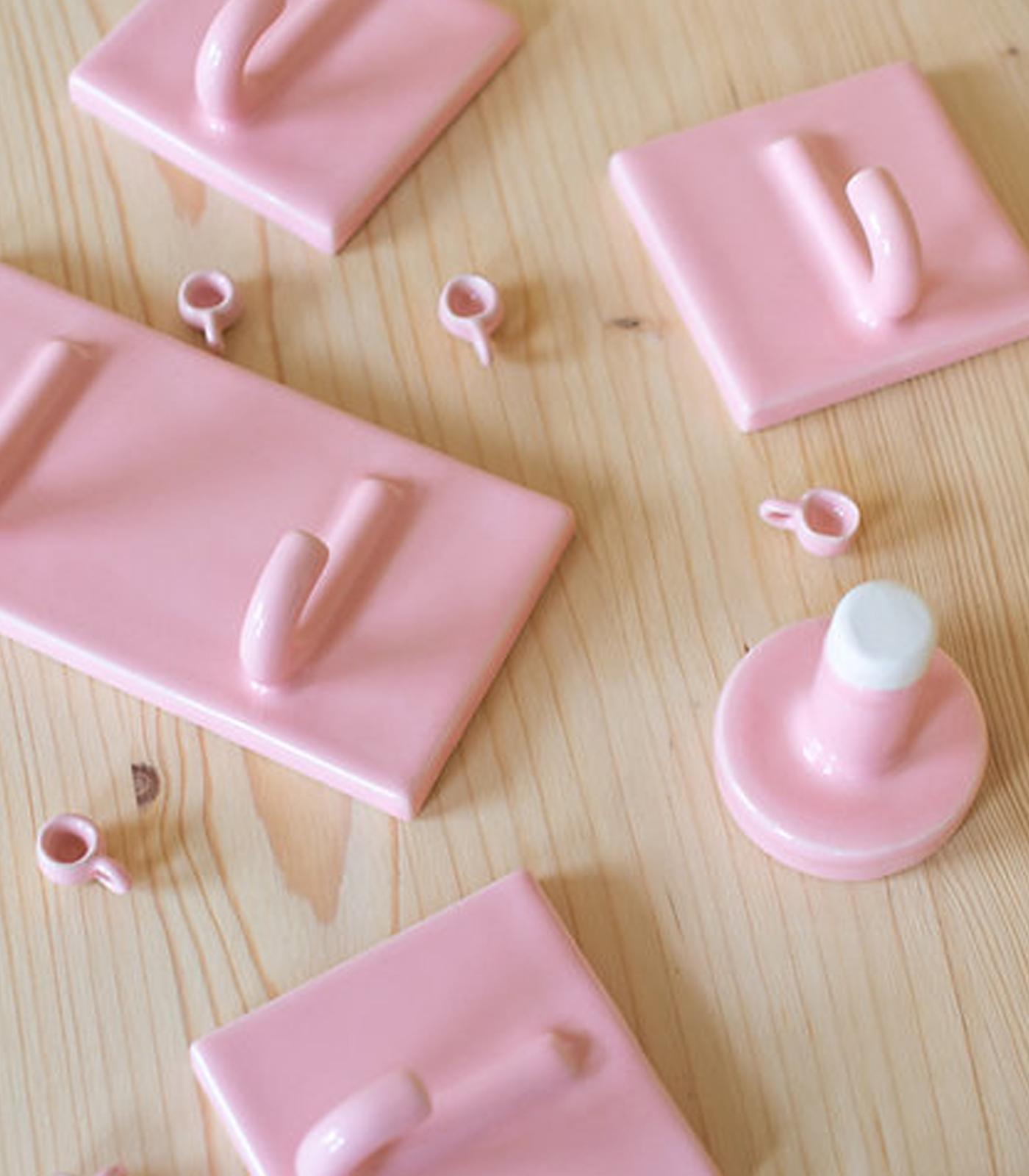 HANGOP wandhaak Studio Lotte Swart roze