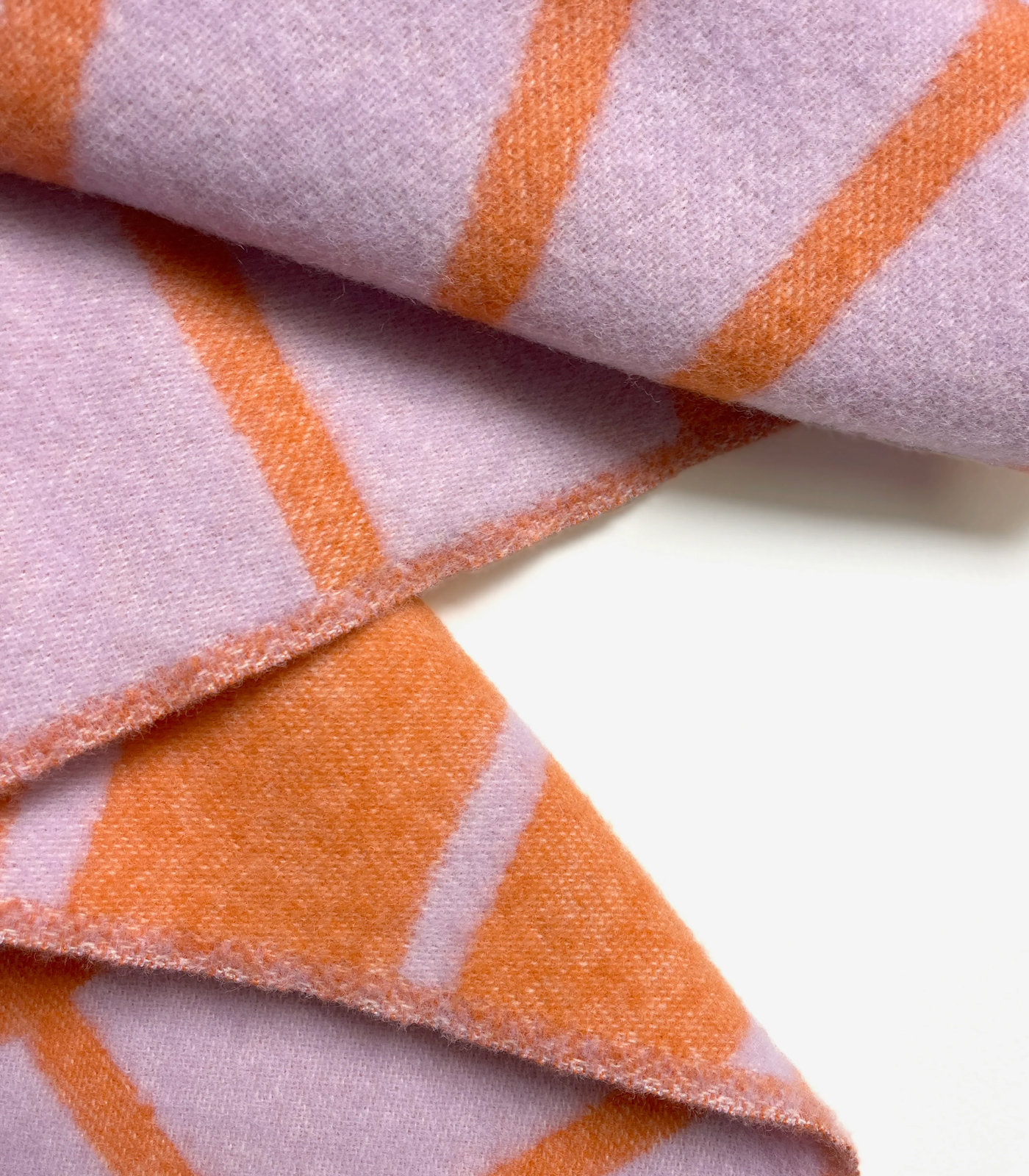 maison-deux-wollen-deken-lines-lilac-orange-2