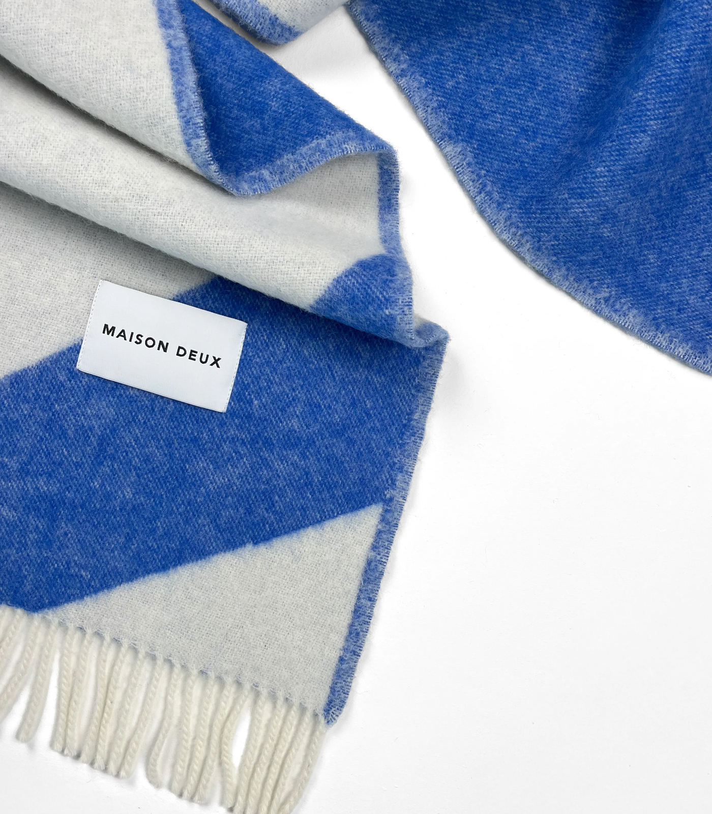 maison-deux-wollen-deken-swirl-cobalt-blue-2