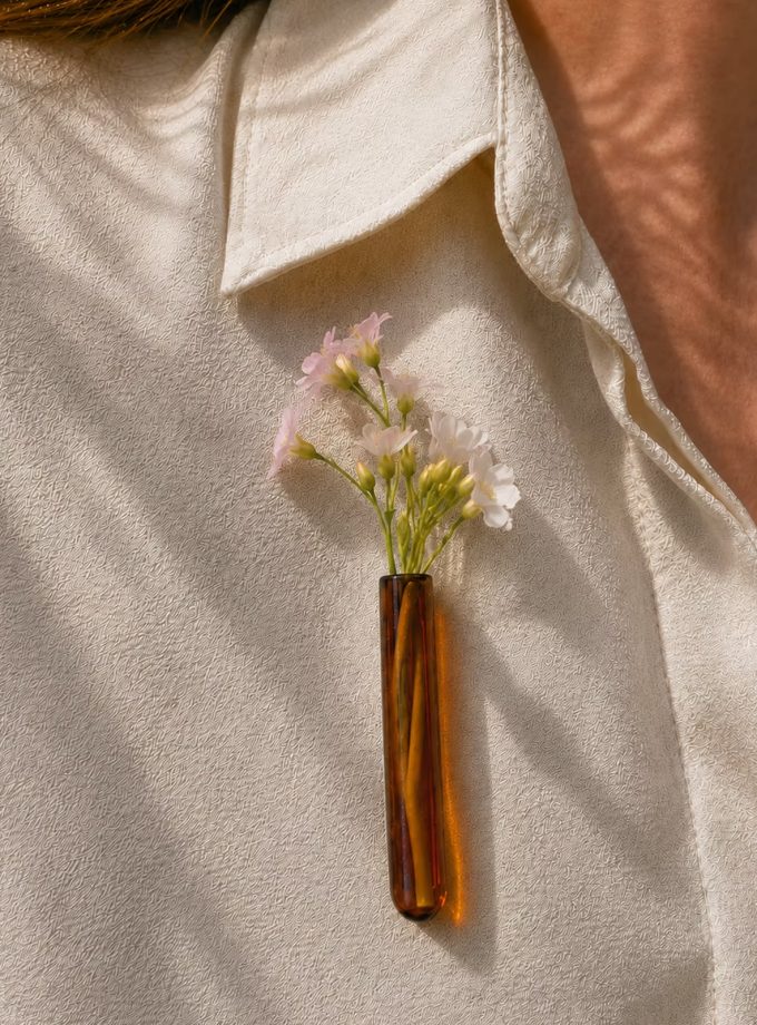 muurbloempjes-bloemenbroche-amber