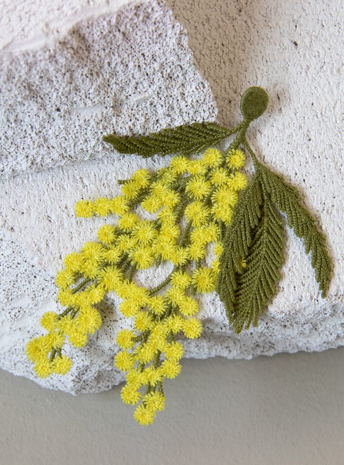 botanopia-geborduurde-broche-mimosa